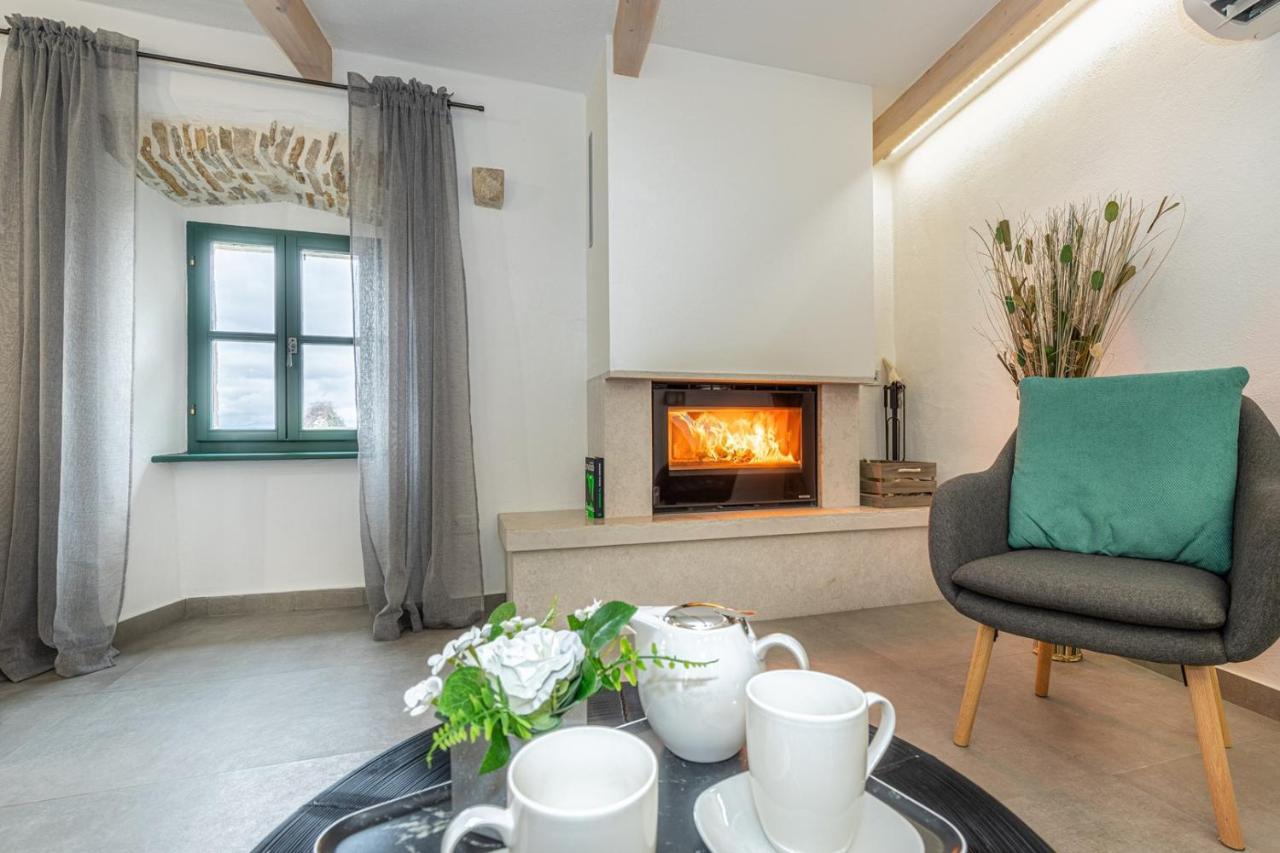 Casa Amelia In Pićan Eksteriør bilde