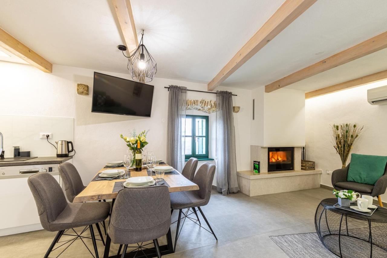 Casa Amelia In Pićan Eksteriør bilde
