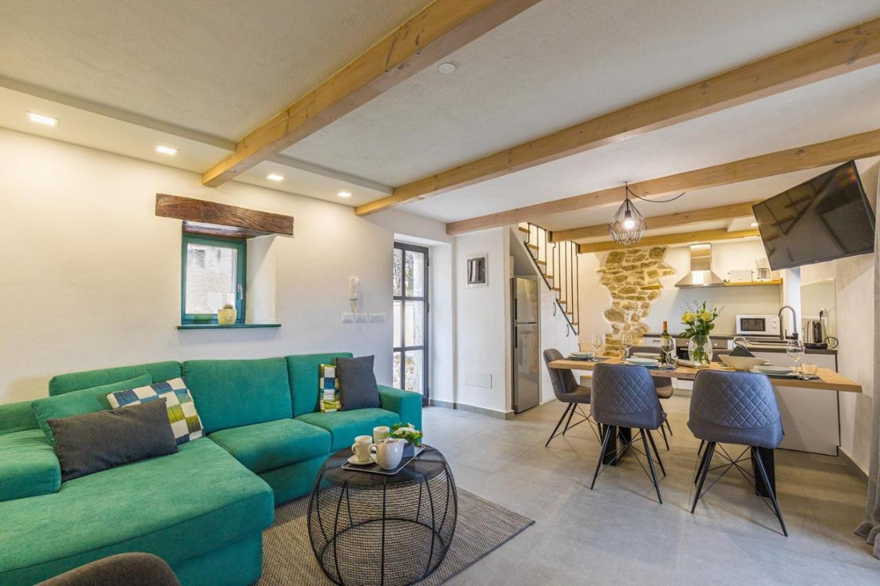 Casa Amelia In Pićan Eksteriør bilde