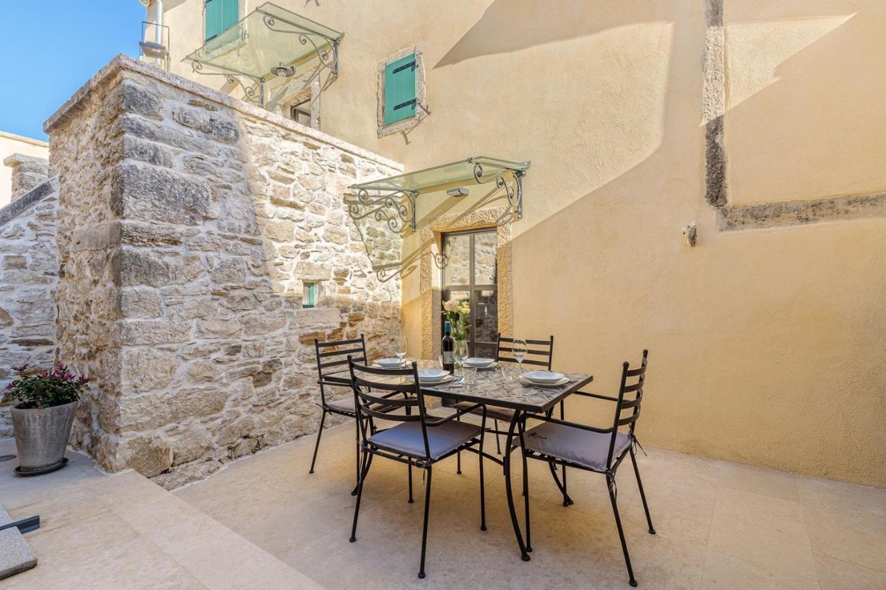 Casa Amelia In Pićan Eksteriør bilde