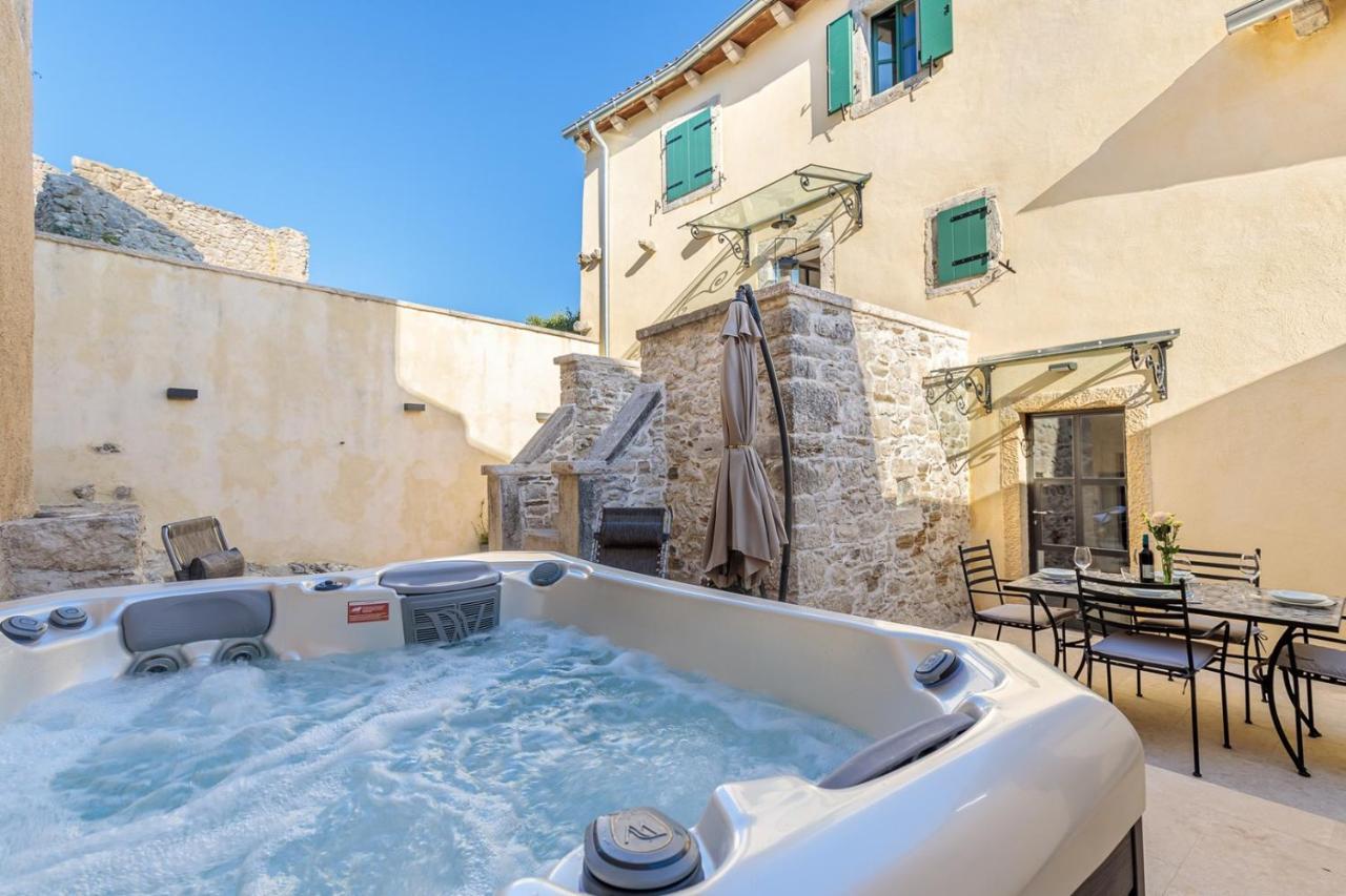 Casa Amelia In Pićan Eksteriør bilde