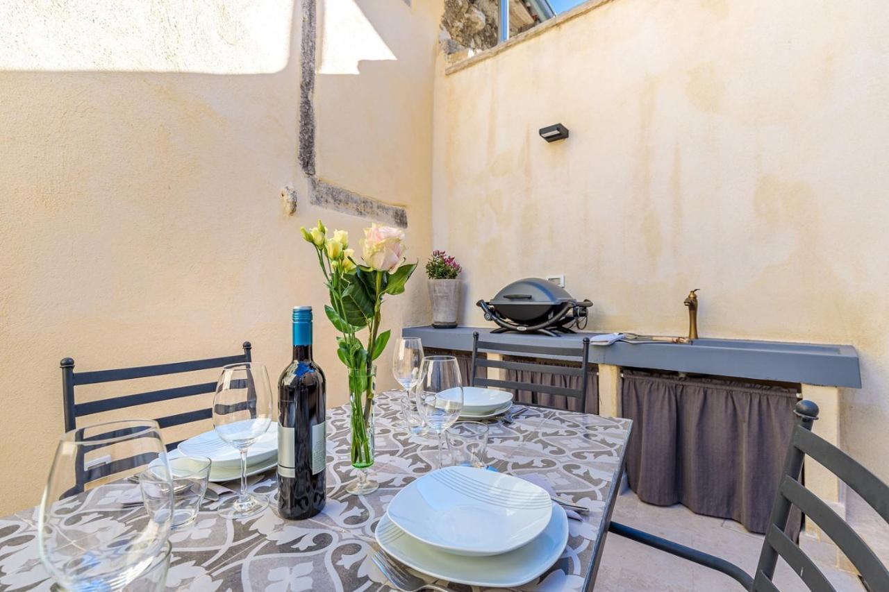 Casa Amelia In Pićan Eksteriør bilde