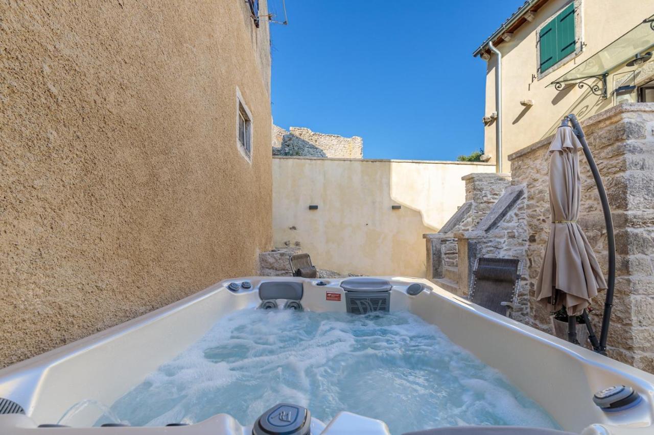 Casa Amelia In Pićan Eksteriør bilde